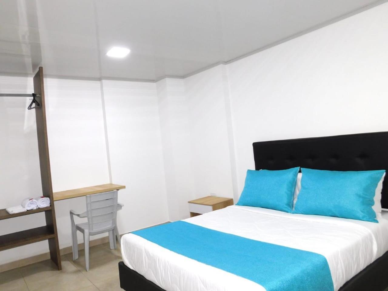 Monarka-edificio Hotel *